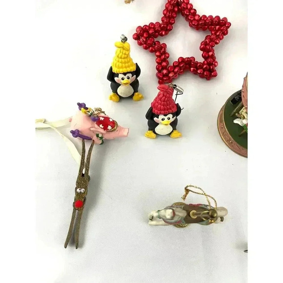 12x VTG Holiday Hanging Ornaments Christmas Sleigh Penguins Cows Santa 1990s - Picture 5 of 9